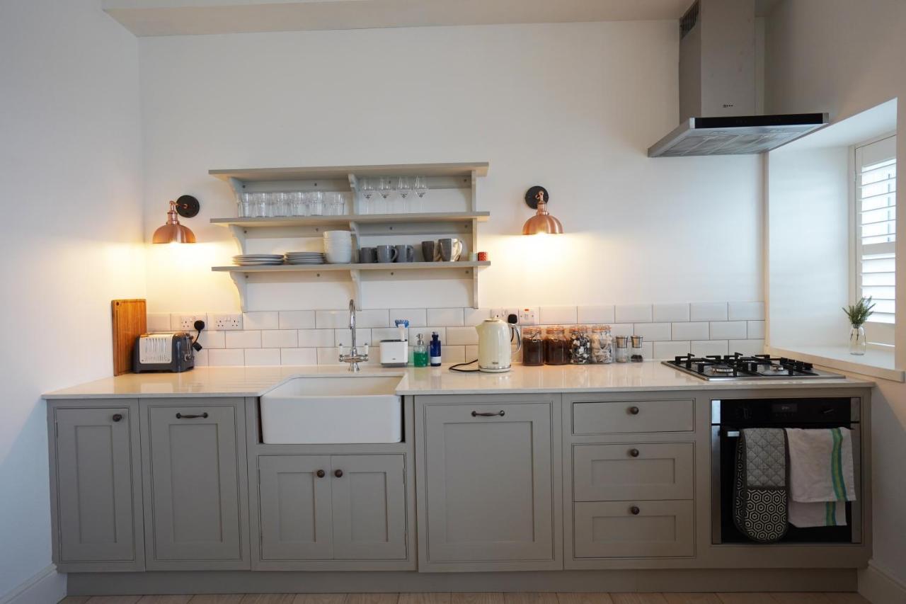 House No2 With Amazing Sea Views And Private Garden Onto Beach. *